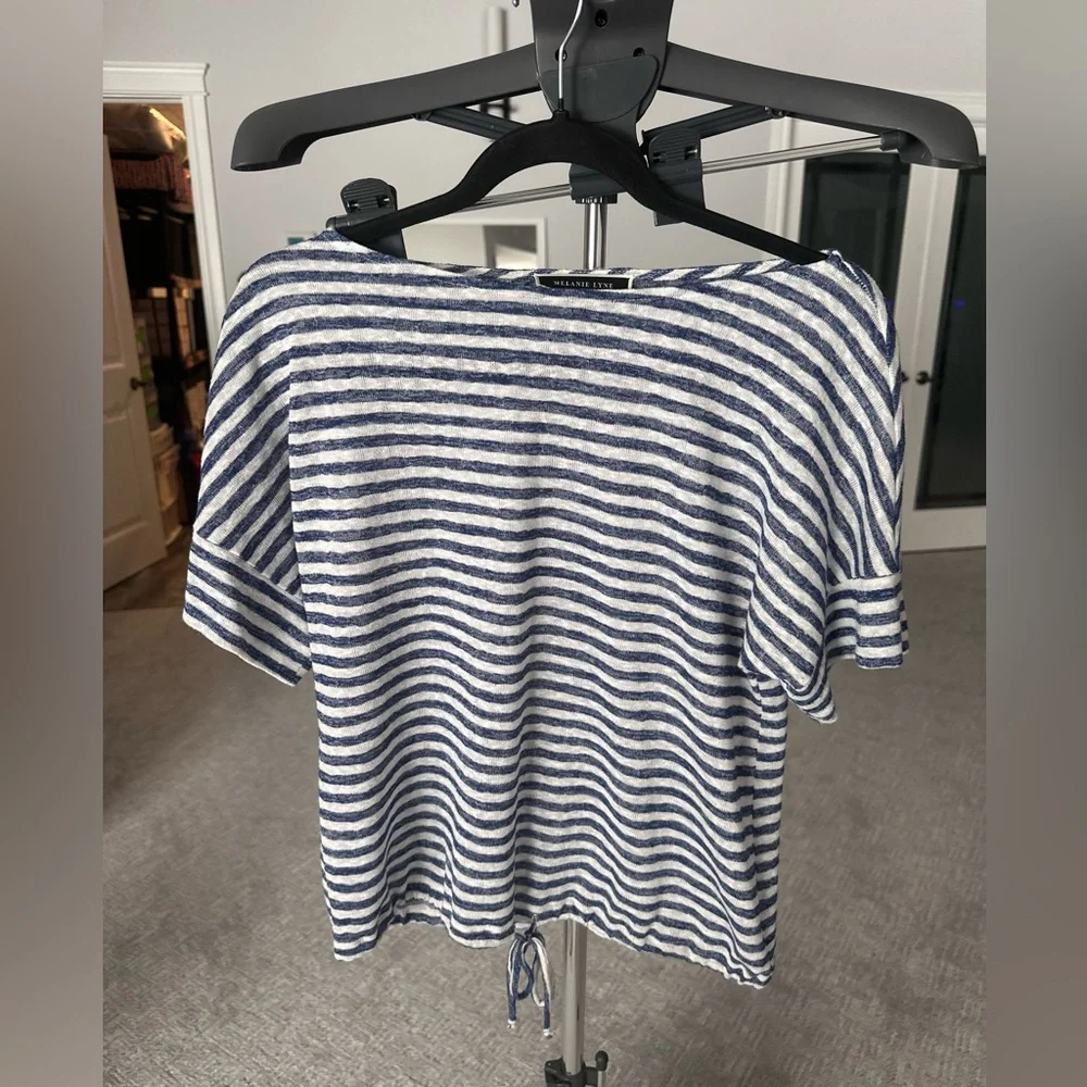 ✨Light Weight Striped Short Sleeve Tee in Blue and White |  Summer | Size XS - Picture 2 of 8